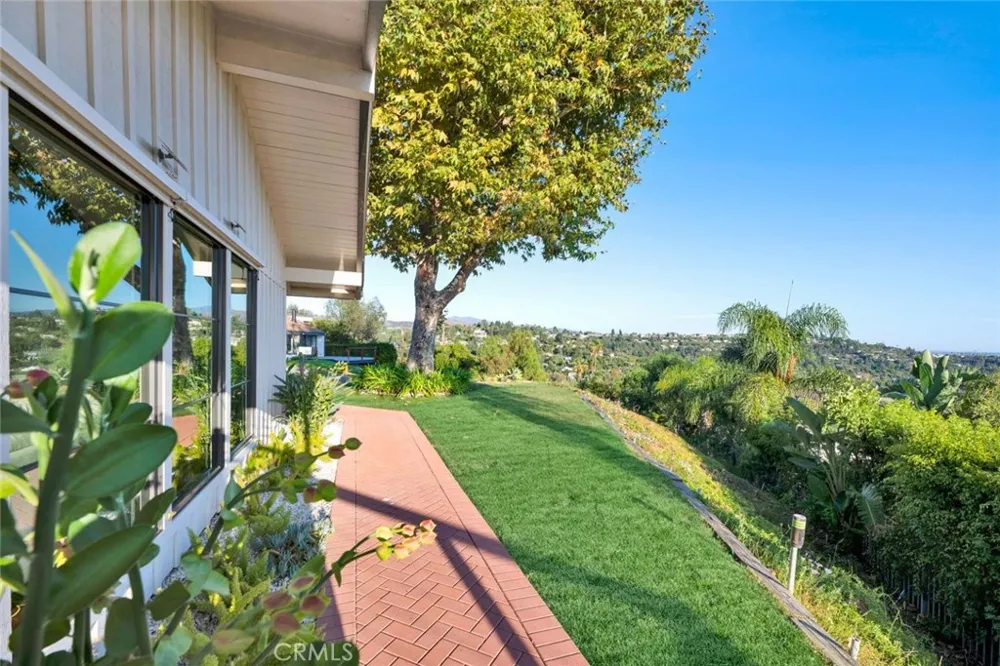 19422 Holiday Lane North Tustin, CA 92705