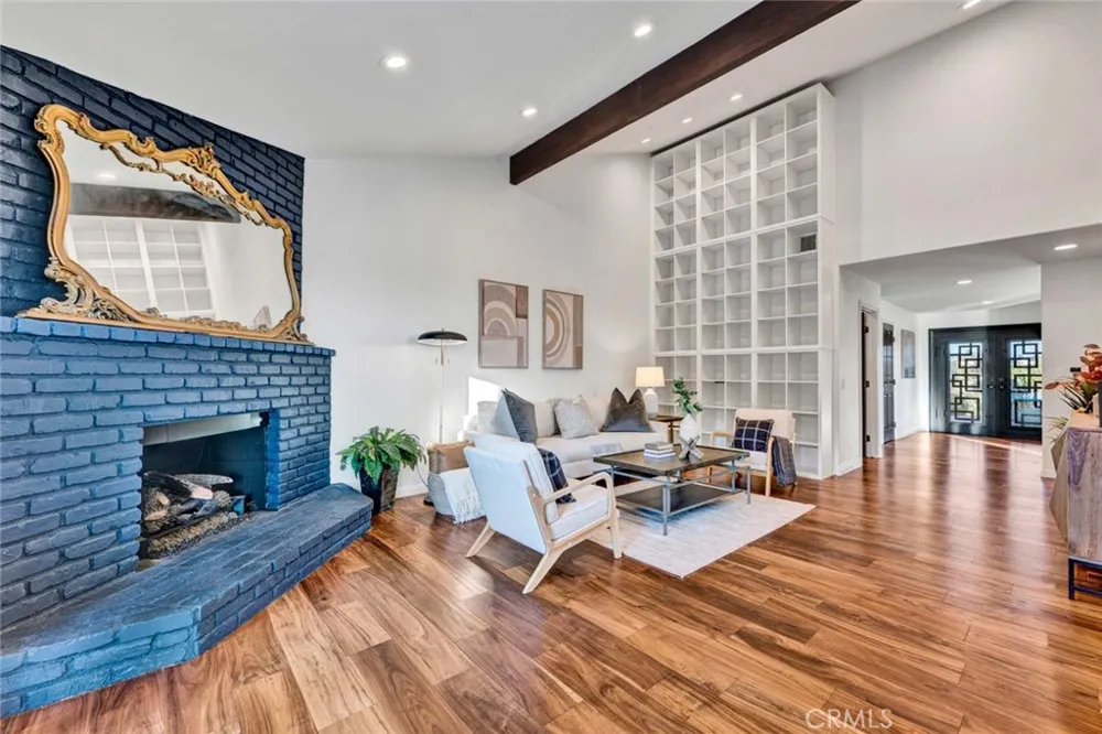 19422 Holiday Lane North Tustin, CA 92705