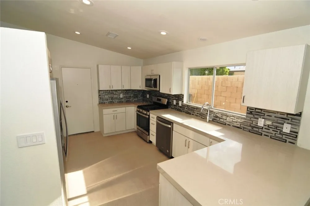 68050 Espada Cathedral City, CA 92234