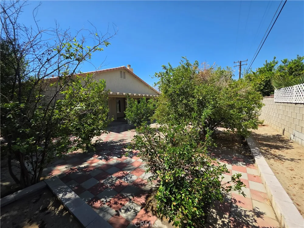 68050 Espada Cathedral City, CA 92234