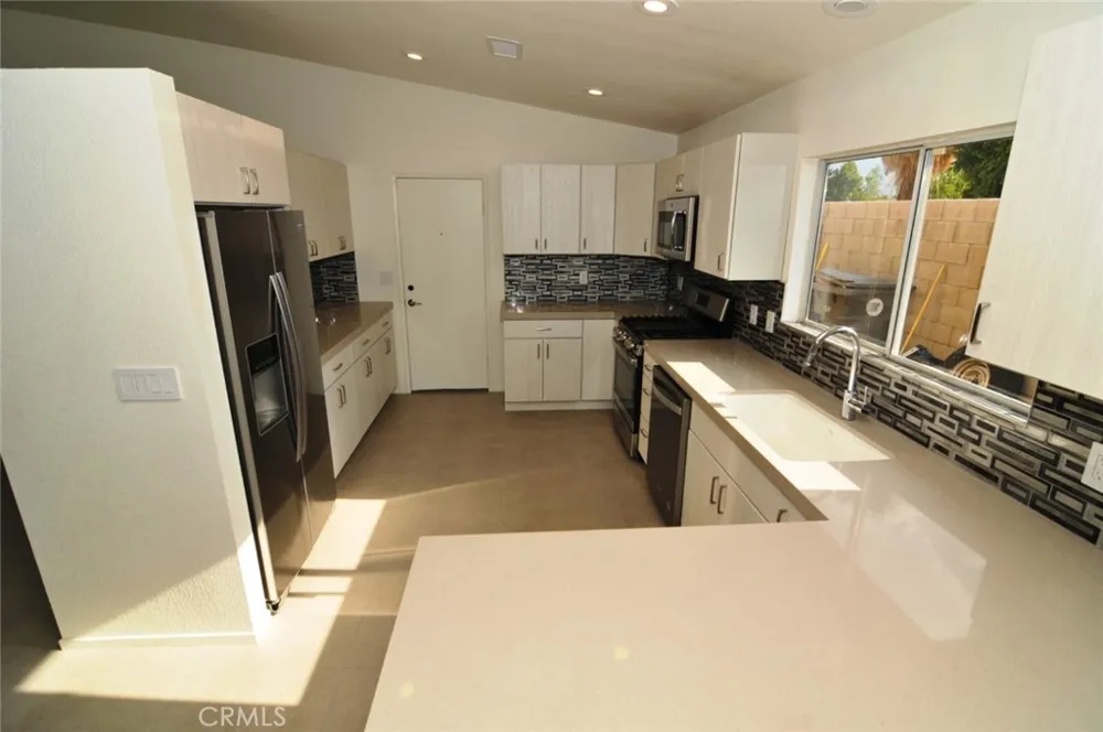 68050 Espada Cathedral City, CA 92234