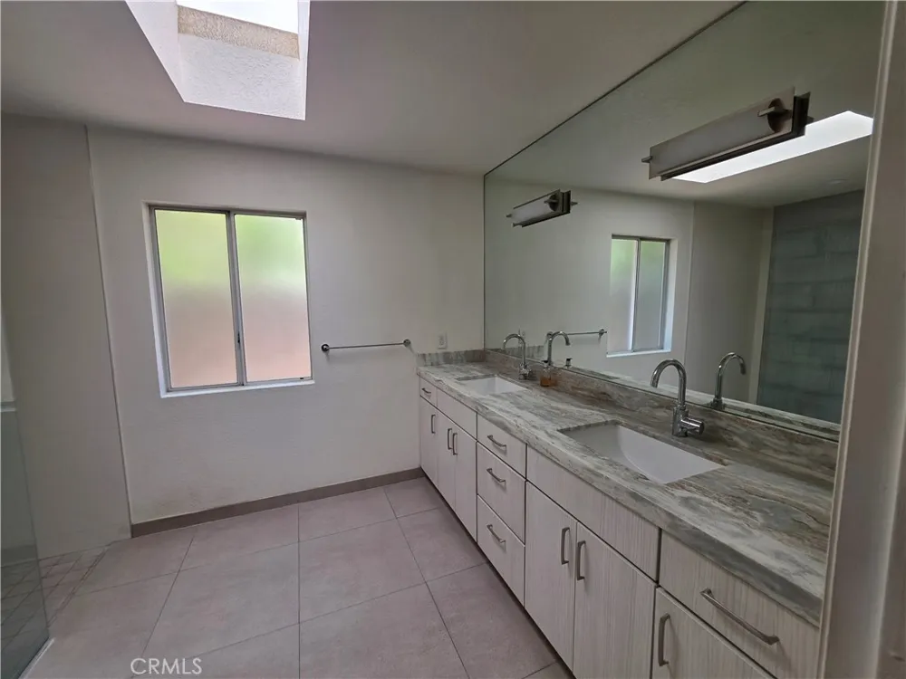 68050 Espada Cathedral City, CA 92234