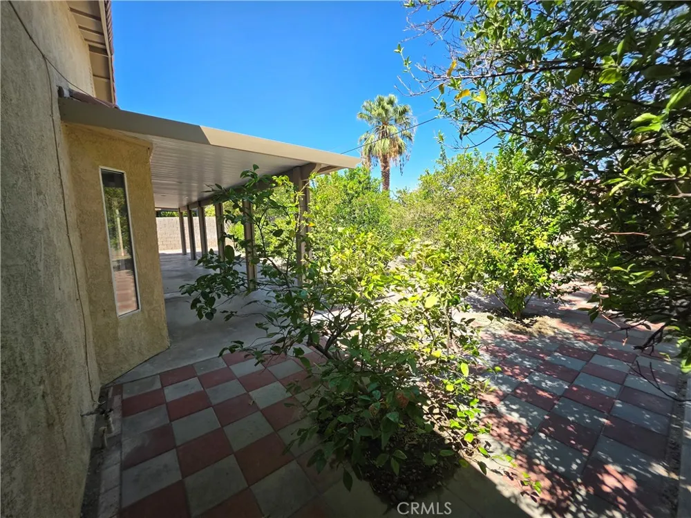 68050 Espada Cathedral City, CA 92234