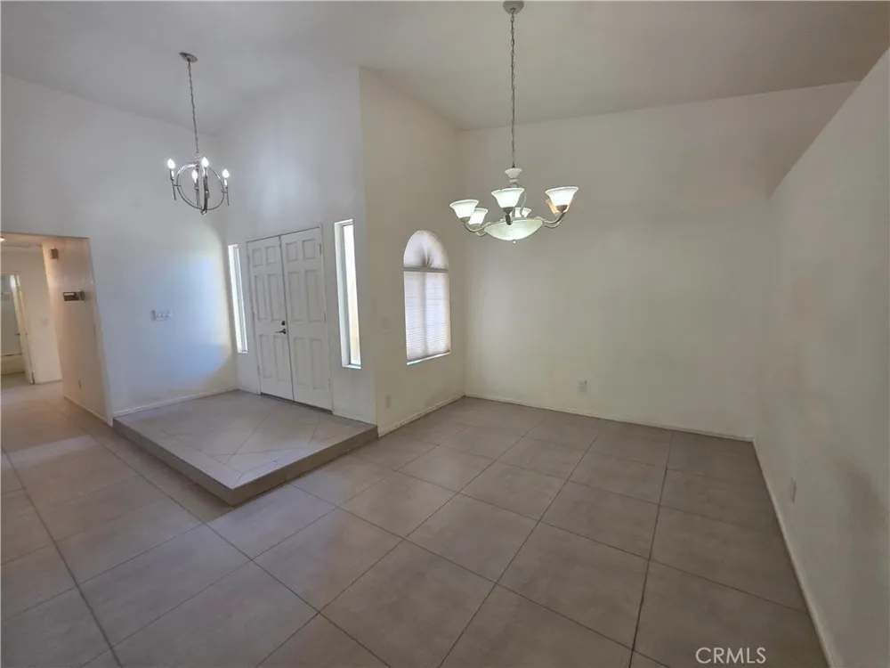 68050 Espada Cathedral City, CA 92234