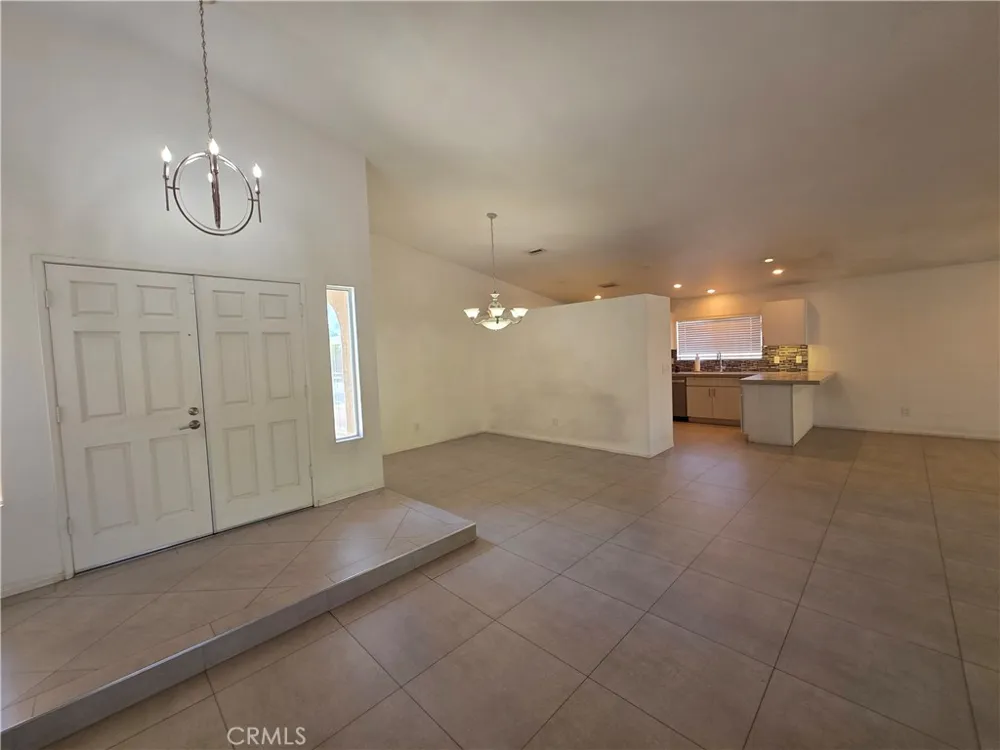68050 Espada Cathedral City, CA 92234