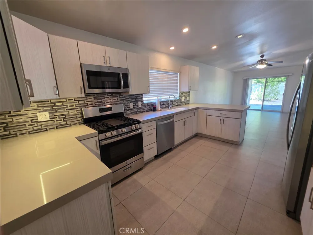 68050 Espada Cathedral City, CA 92234