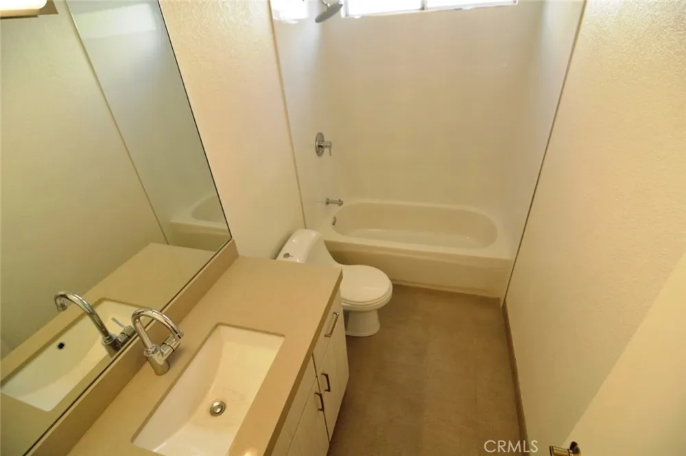 68050 Espada Cathedral City, CA 92234