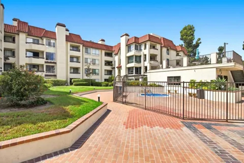 5805 Friars #2308
