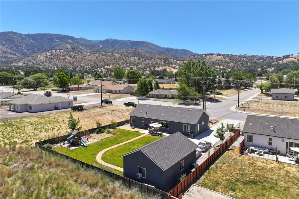 28301 Stallion Springs Dr Stallion Springs, CA 93561