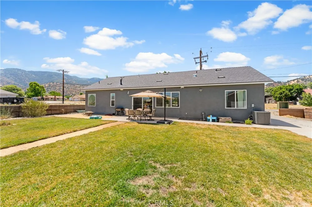 28301 Stallion Springs Dr Stallion Springs, CA 93561