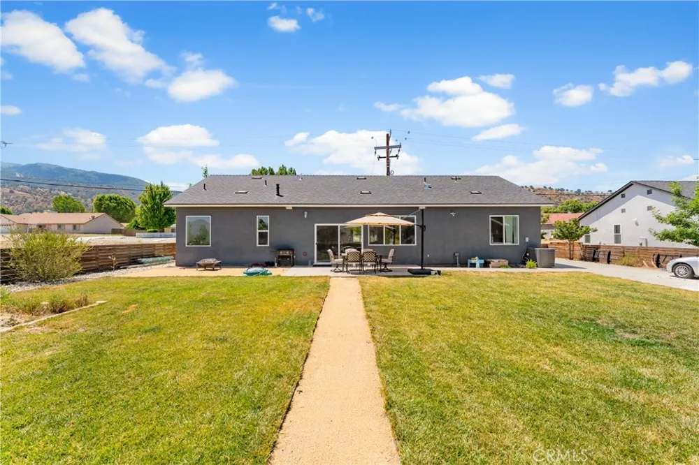 28301 Stallion Springs Dr Stallion Springs, CA 93561