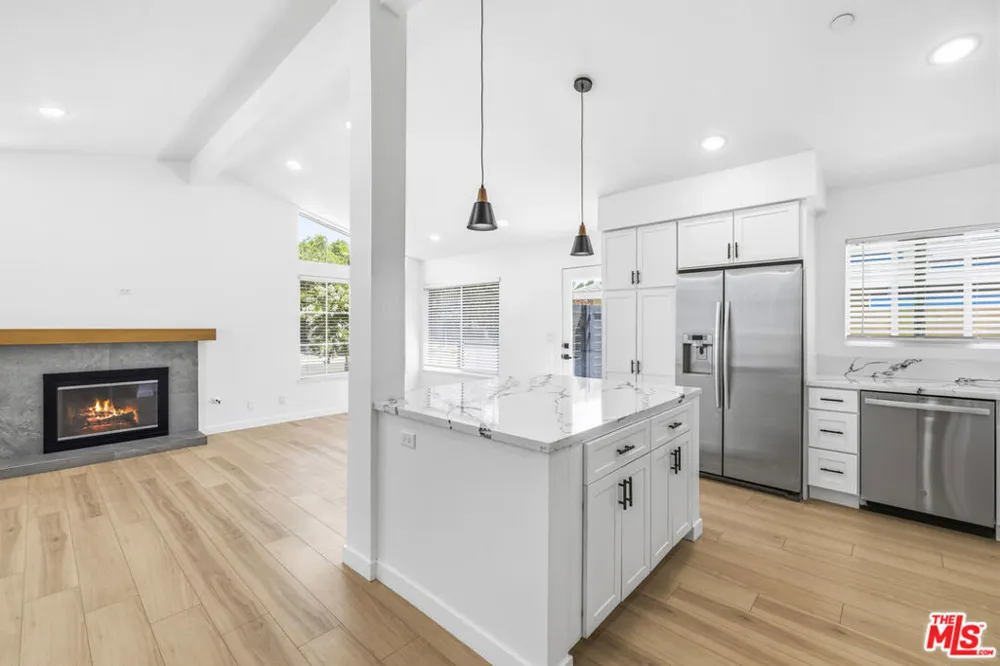 22320 Itasca Street Chatsworth, CA 91311