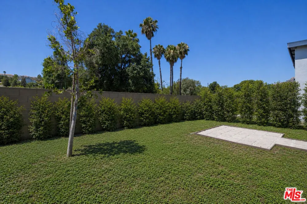 22320 Itasca Street Chatsworth, CA 91311