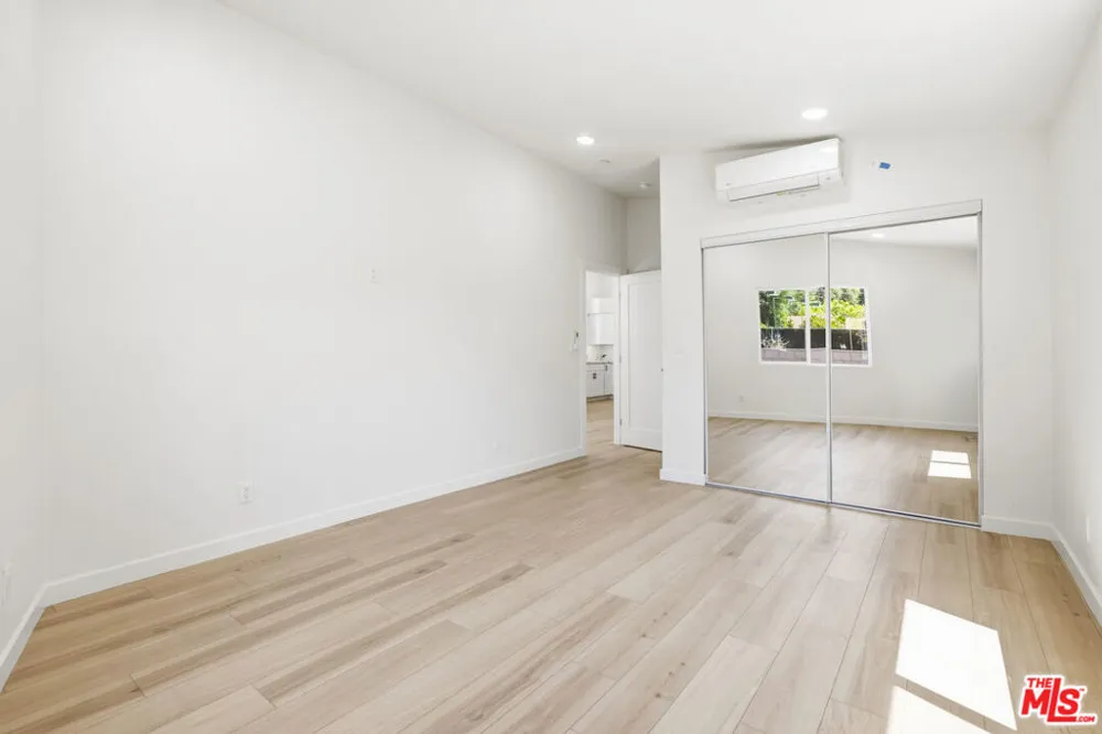 22320 Itasca Street Chatsworth, CA 91311