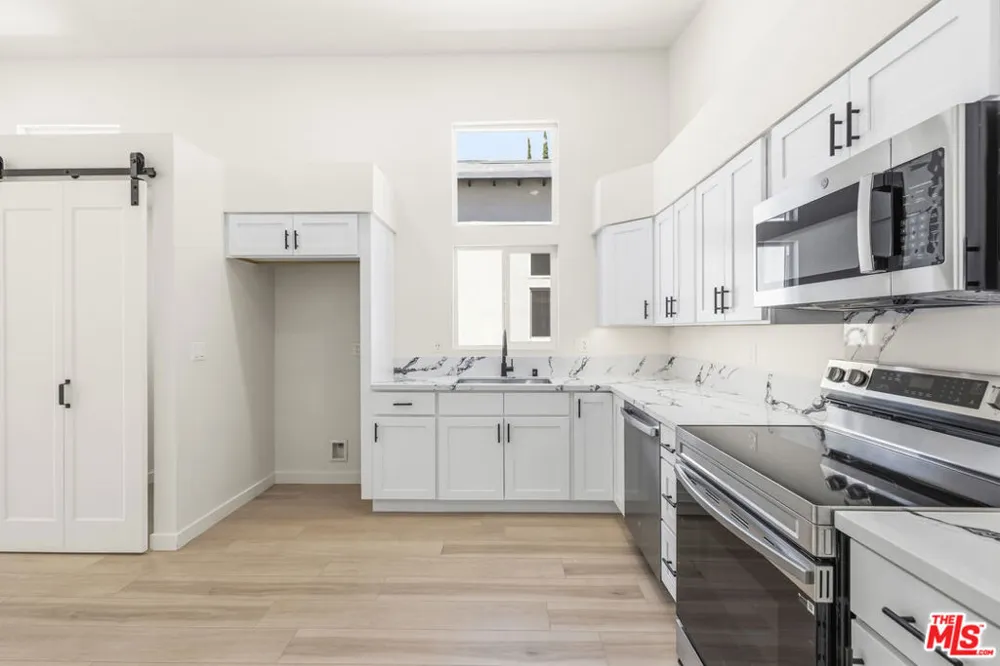 22320 Itasca Street Chatsworth, CA 91311
