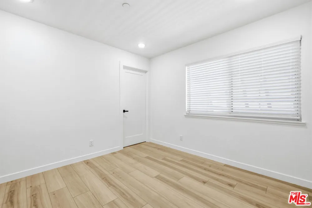 22320 Itasca Street Chatsworth, CA 91311