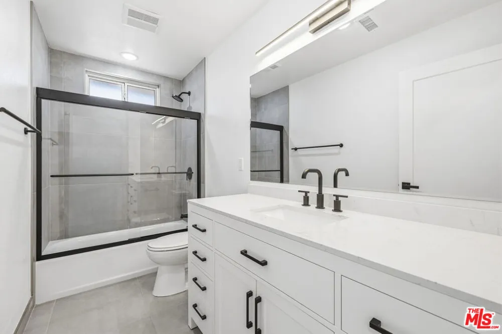 22320 Itasca Street Chatsworth, CA 91311
