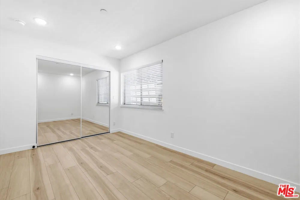 22320 Itasca Street Chatsworth, CA 91311