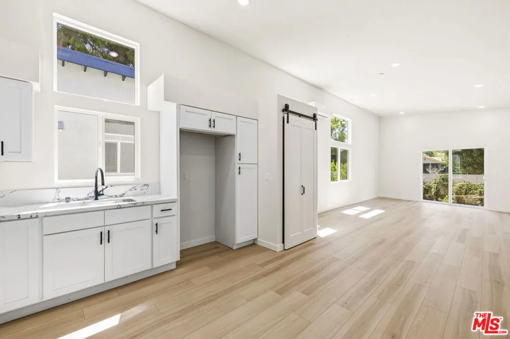 22320 Itasca Street Chatsworth, CA 91311