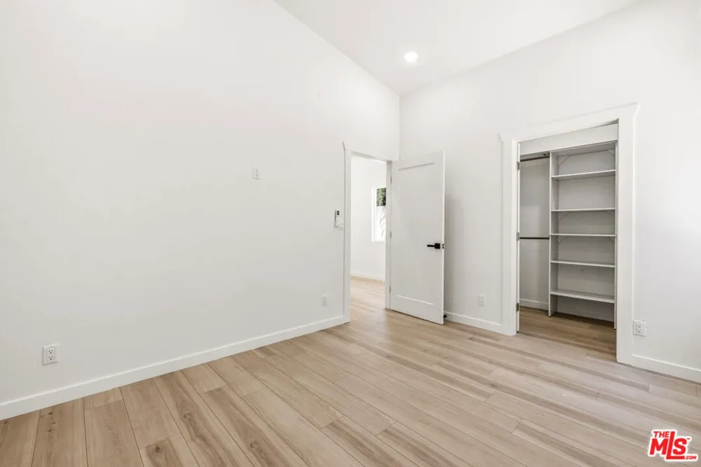 22320 Itasca Street Chatsworth, CA 91311