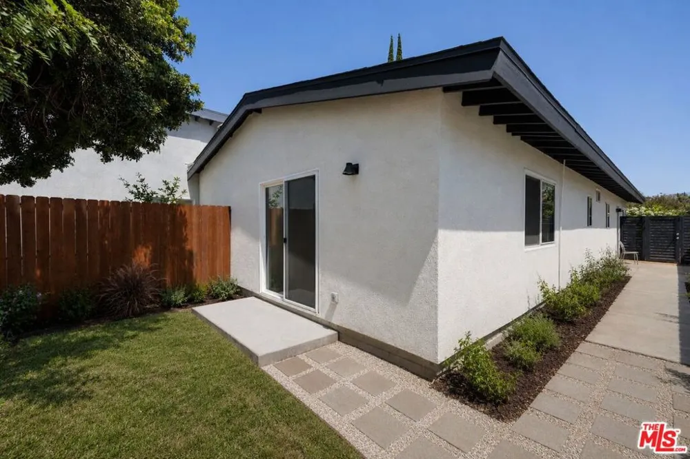 22320 Itasca Street Chatsworth, CA 91311