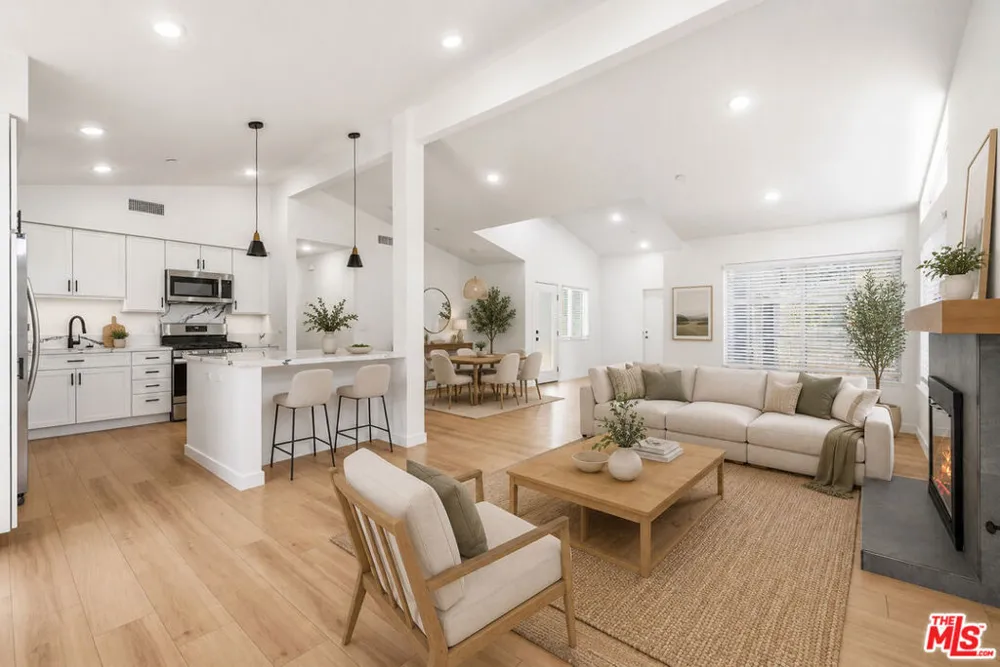 22320 Itasca Street Chatsworth, CA 91311