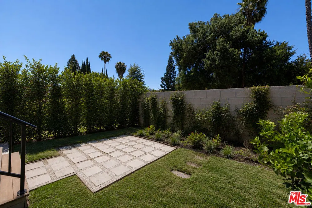 22320 Itasca Street Chatsworth, CA 91311