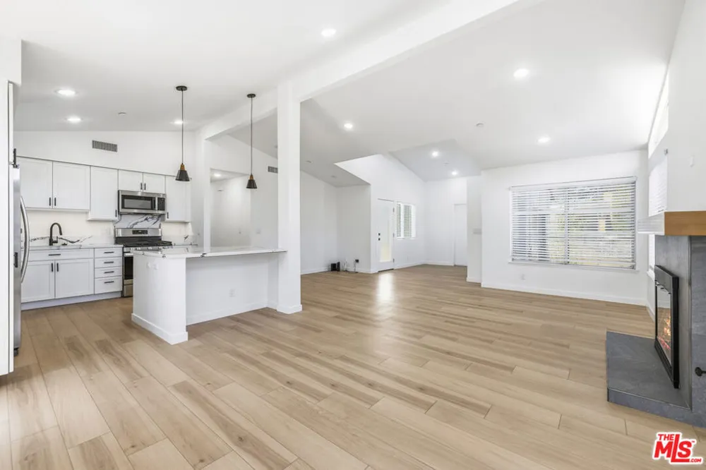 22320 Itasca Street Chatsworth, CA 91311