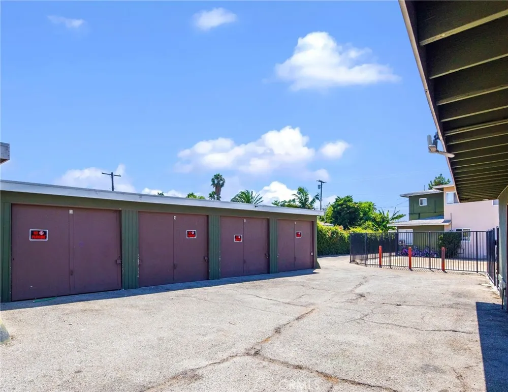 1072 W WILSON STREET Pomona, CA 91768