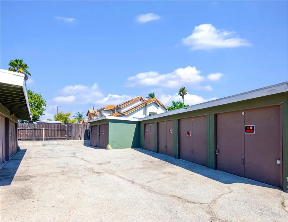 1072 W WILSON STREET Pomona, CA 91768