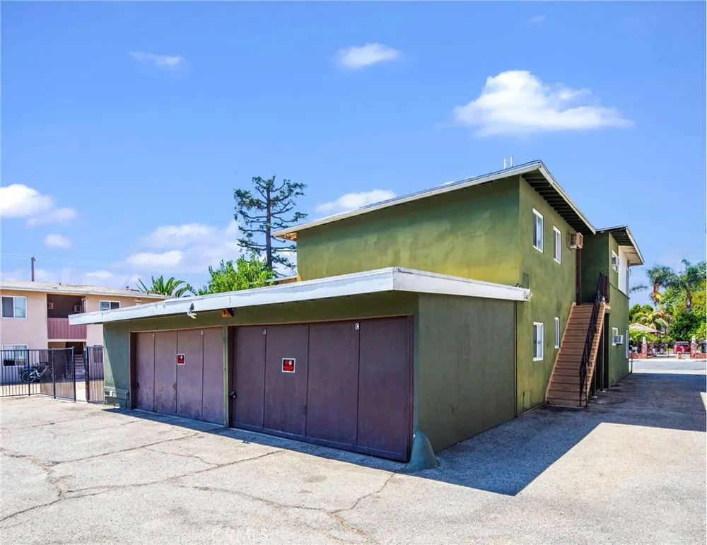 1072 W WILSON STREET Pomona, CA 91768