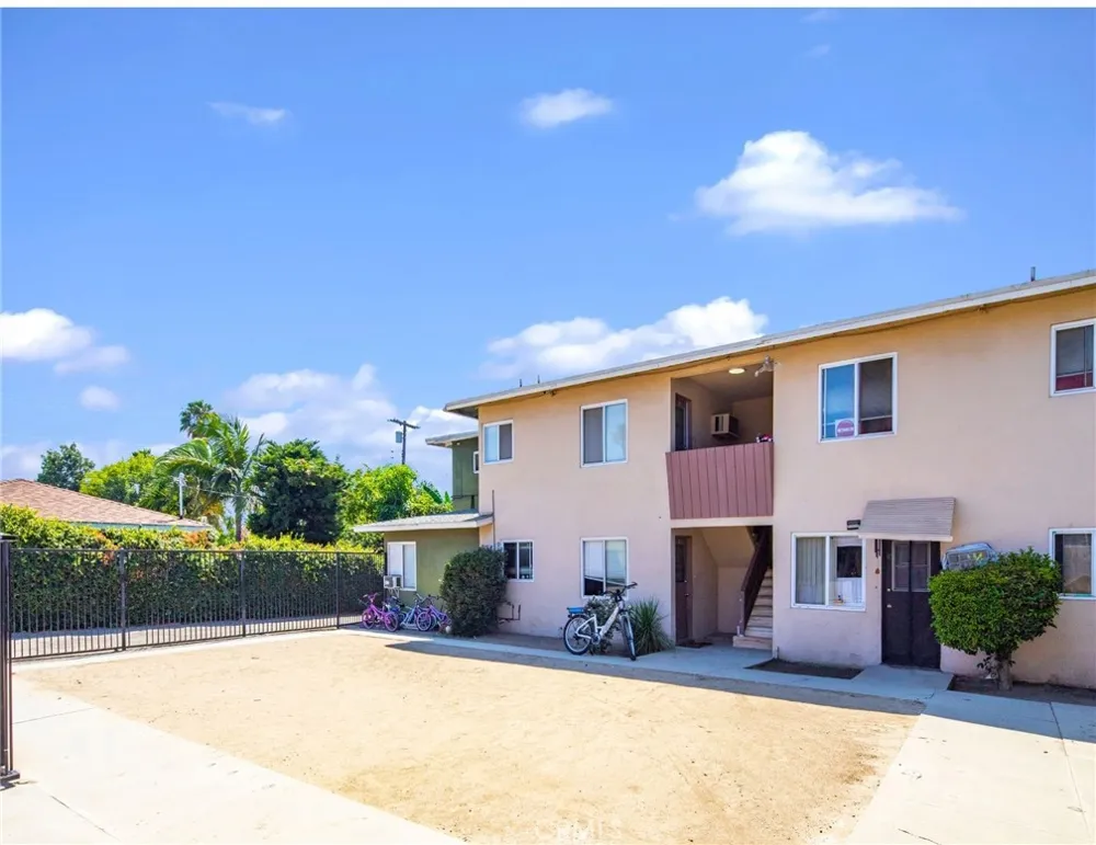 1072 W WILSON STREET Pomona, CA 91768