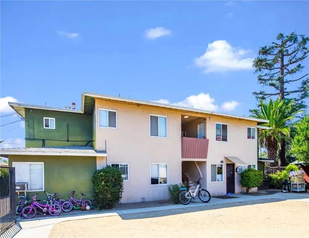 1072 W WILSON STREET Pomona, CA 91768