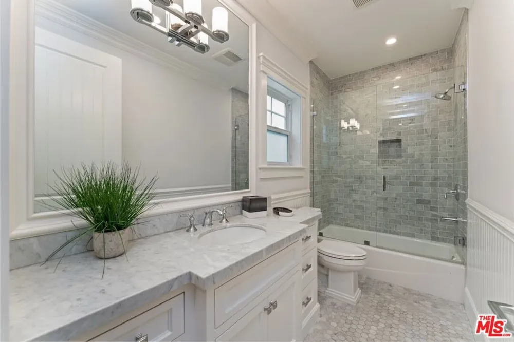 5523 Longridge Avenue Sherman Oaks, CA 91401