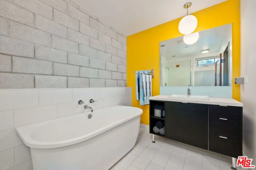 3450 Cahuenga Boulevard #902 Los Angeles, CA 90068