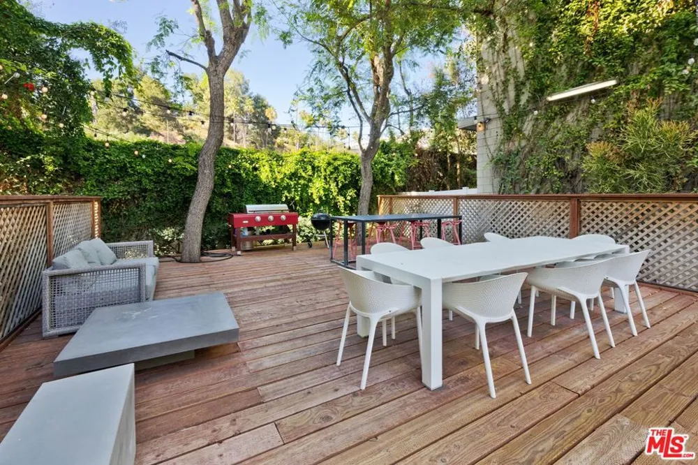3450 Cahuenga Boulevard #902 Los Angeles, CA 90068