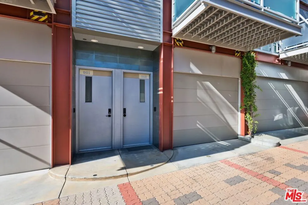 3450 Cahuenga Boulevard #902 Los Angeles, CA 90068