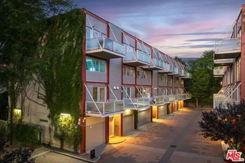 3450 Cahuenga Boulevard #902