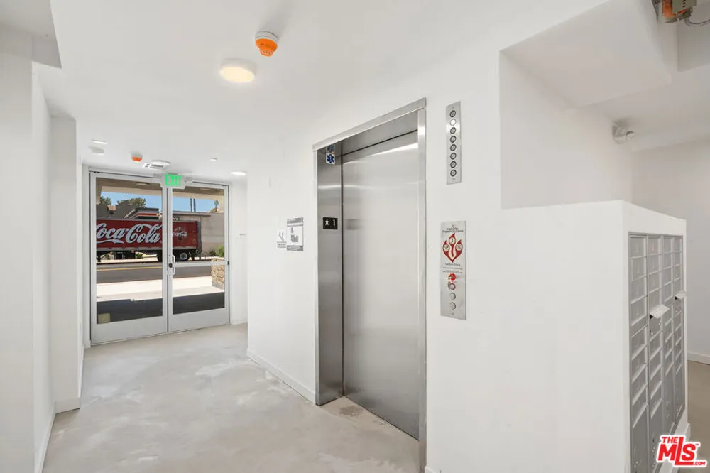 4406 Fulton Street #103 Sherman Oaks, CA 91423
