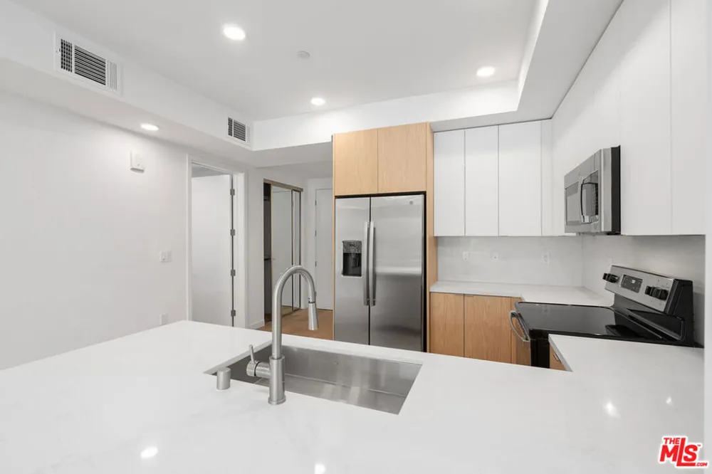 4406 Fulton Street #103 Sherman Oaks, CA 91423