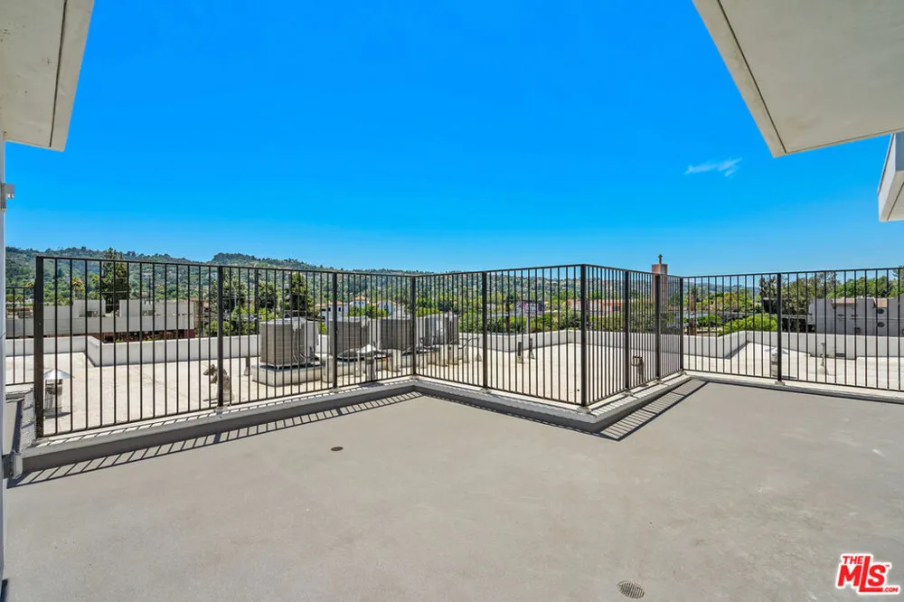 4406 Fulton Street #103 Sherman Oaks, CA 91423