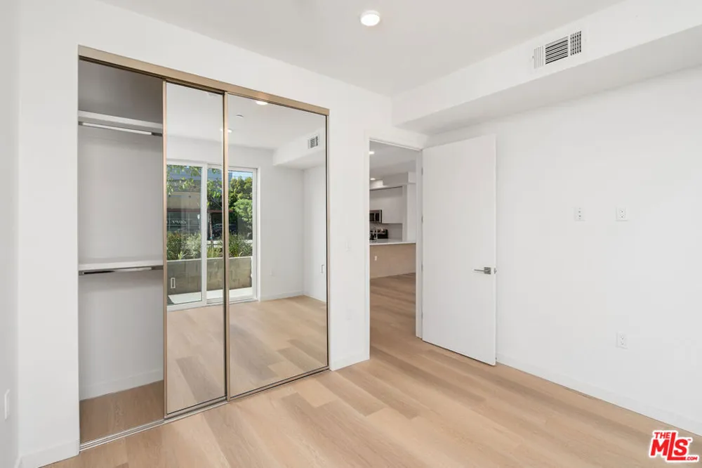 4406 Fulton Street #103 Sherman Oaks, CA 91423