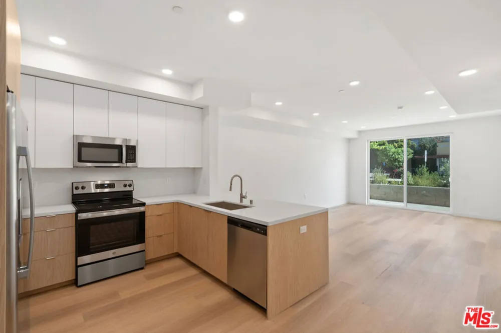 4406 Fulton Street #103 Sherman Oaks, CA 91423