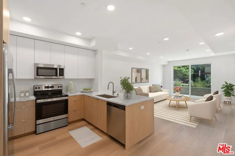 4406 Fulton Street #103 Sherman Oaks, CA 91423