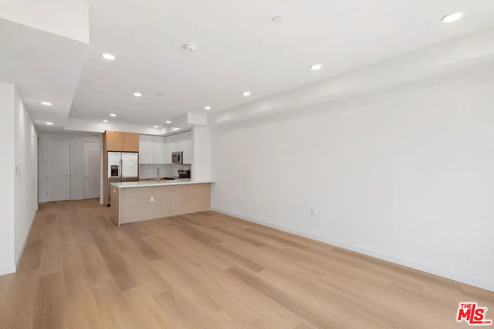 4406 Fulton Street #103 Sherman Oaks, CA 91423