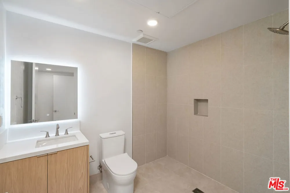 4406 Fulton Street #103 Sherman Oaks, CA 91423