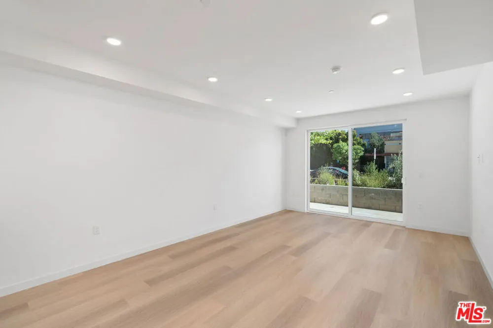 4406 Fulton Street #103 Sherman Oaks, CA 91423