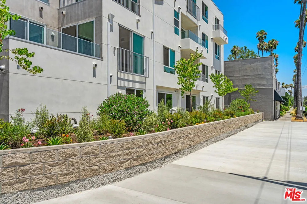 4406 Fulton Street #103 Sherman Oaks, CA 91423