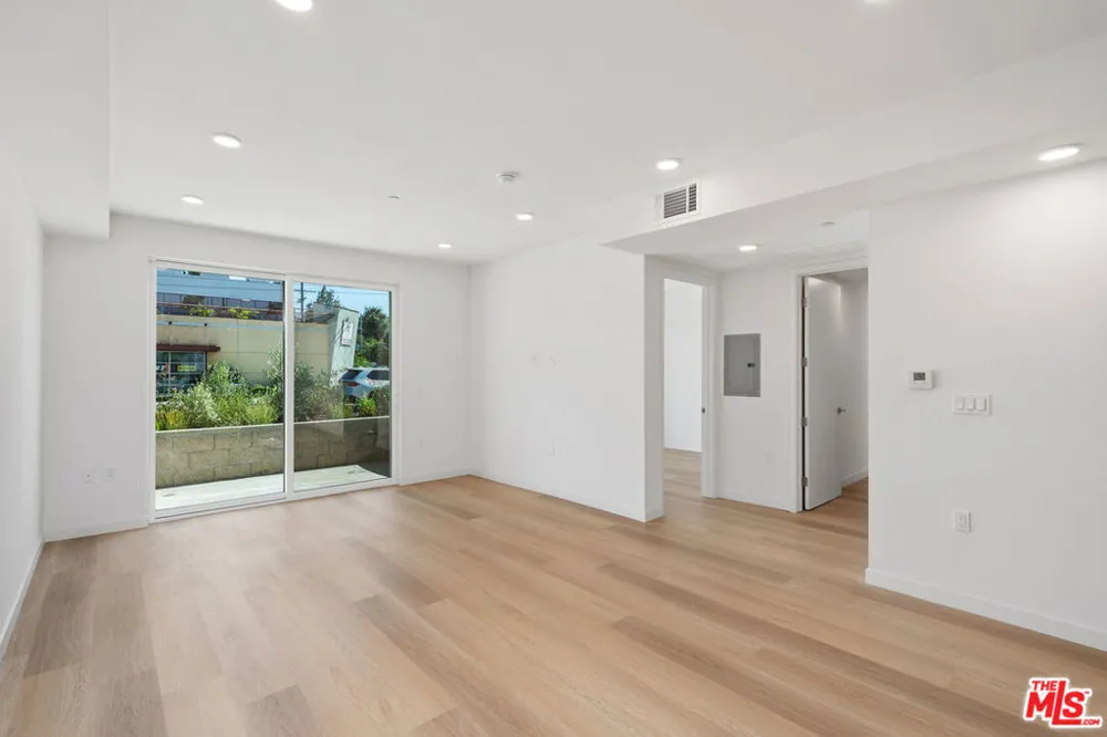 4406 Fulton Street #103 Sherman Oaks, CA 91423