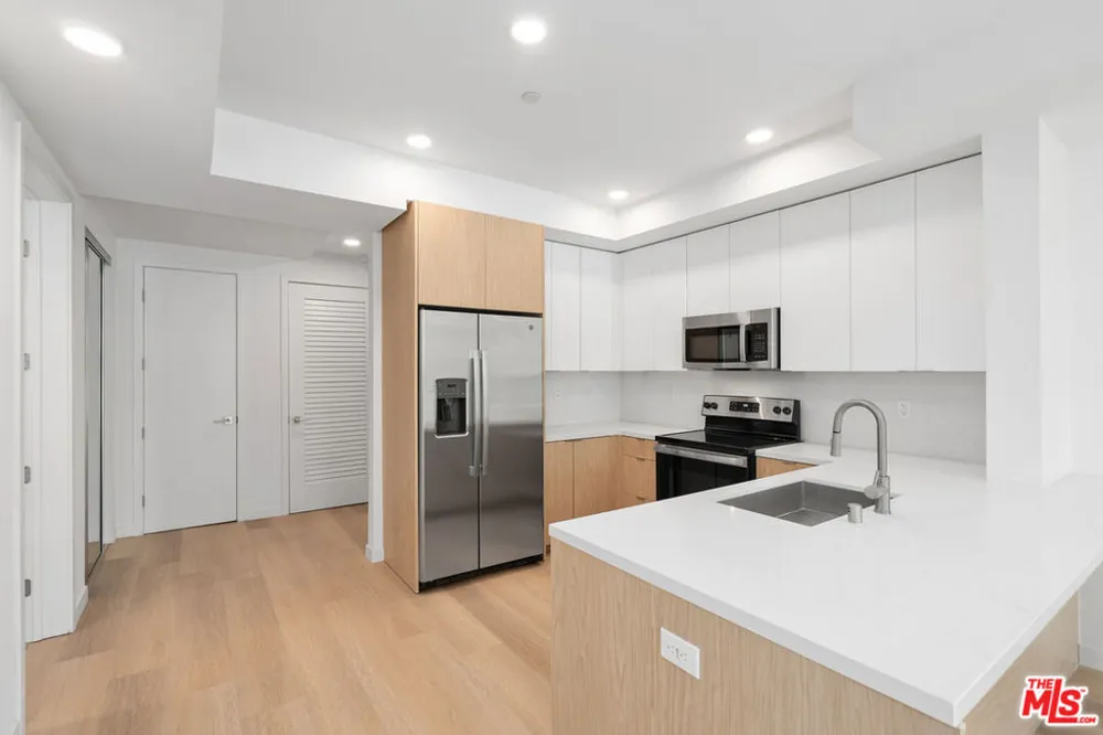 4406 Fulton Street #103 Sherman Oaks, CA 91423